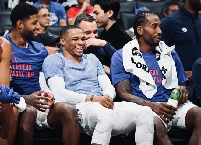 但对海港两 但对海港两