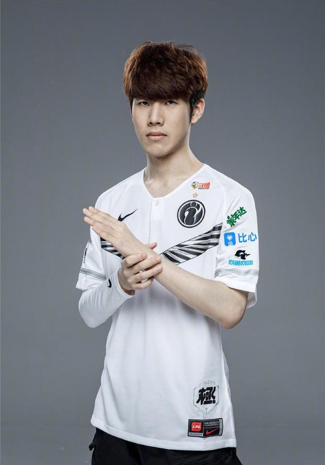 老鹰击败森 老鹰击败森